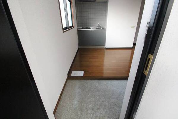 405号室内装写真参照