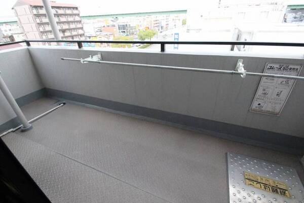 405号室内装写真参照