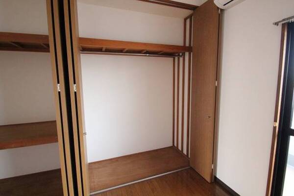 405号室内装写真参照