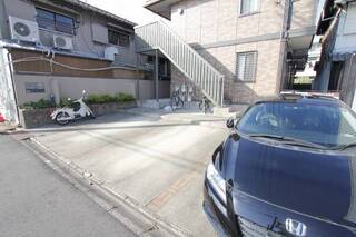 普通車が停められる駐車場です。