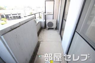 明るいバルコニーです。