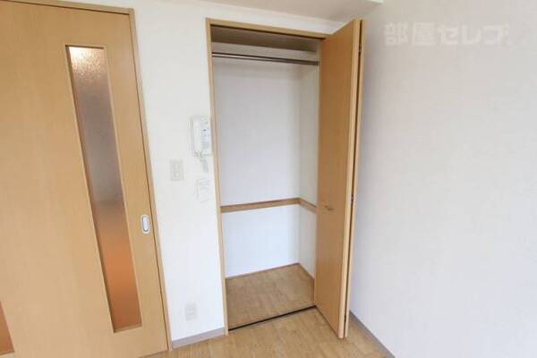 大きめのクローゼットです。