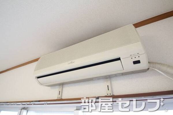冷暖房エアコン。