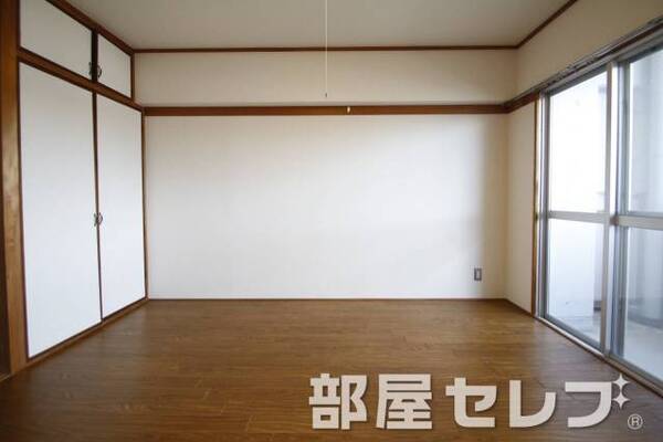 違う角度から居室。