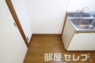 冷蔵庫はこちらへ。