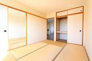 畳なので暖かいです。