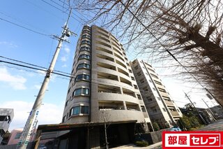 タイル貼りでしっかりとした外観です。
