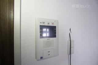 建築途中の写真になります