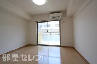 バルコニーから光が入ります。
