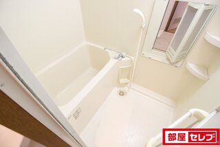 棚が付いてるので容器をまとめれます