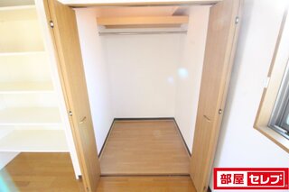パイプハンガーが付いてるのでお洋服もかけれます