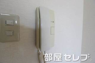 インターホンで来客を知れます。
