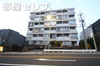 重厚感のあるステキな建物です。