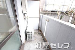 大きめなベランダで洗濯物もたくさん干せます。