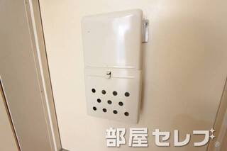 ドアポスト付きで、郵便も楽です。