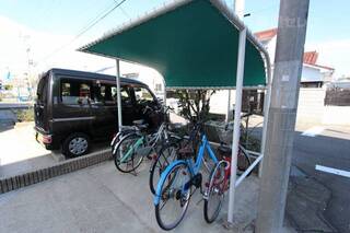 自転車目の前に置けます。
