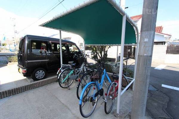 自転車目の前に置けます。