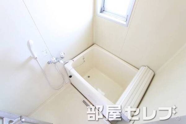 小窓が付いていますよ。