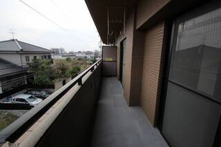 南向きバルコニー　203号室の写真です。