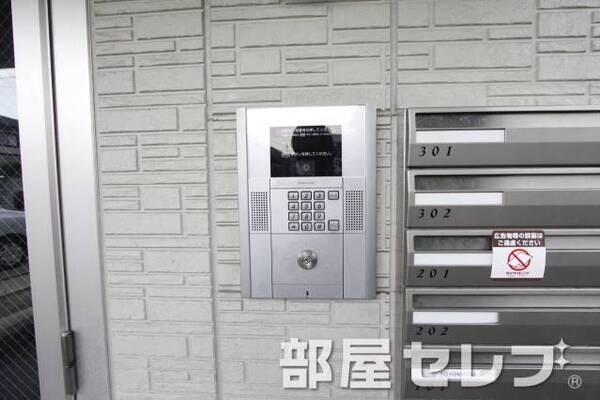 オートロック完備。