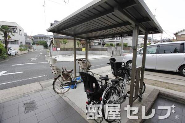 駐輪場。