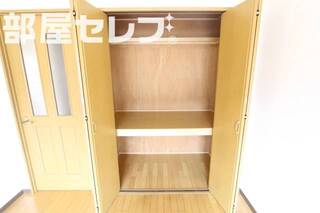 ワイドな収納スペース