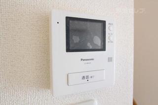 テレビモニターホンで来客時に確認が出来ます。