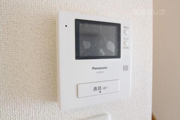 テレビモニターホンで来客時に確認が出来ます。