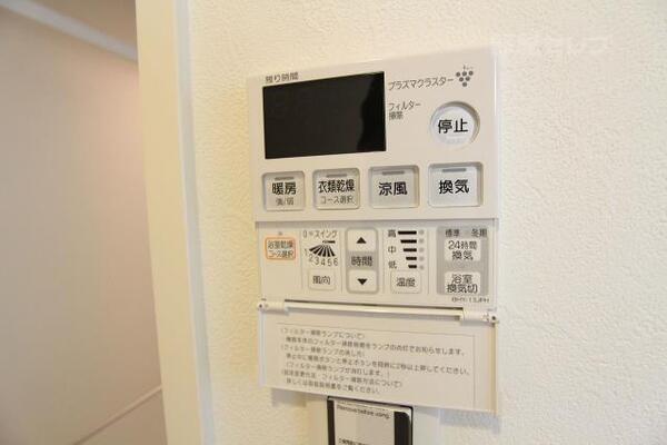 浴室乾燥と24時間換気システムです。