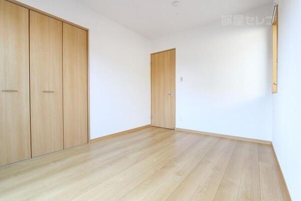 2階の南西側のお部屋です。
