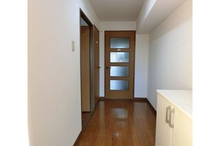 玄関は広々としています。