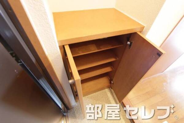 玄関すっきりシューズボックスです。