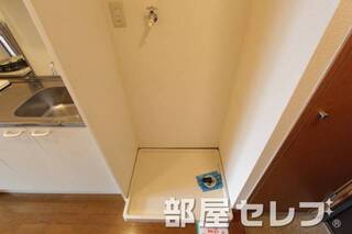 キレイな室内洗濯機置き場です。