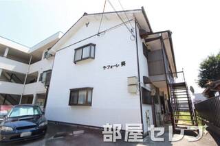 ２階建の階段。