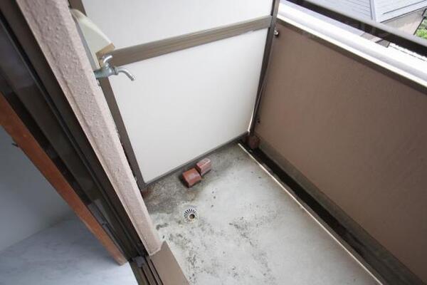 洗濯機は室外に置けます。