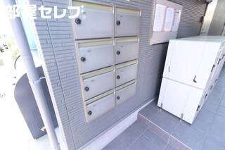 部屋の前に自転車を停められます。