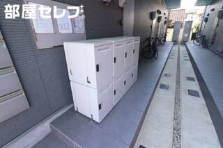 各部屋専用の宅配ボックスで荷物をいつでも受け取れます。