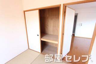 奥行きのある収納です。