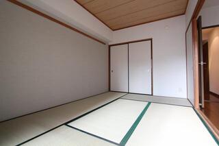 ゆっくりくつろげる和室です。