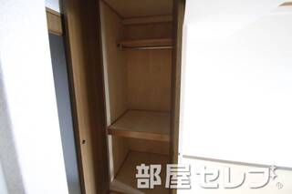 奥行きのある収納。
