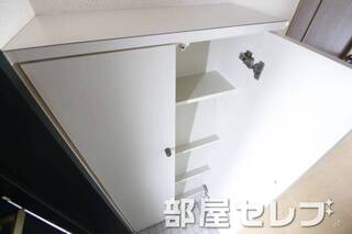 シューズボックス。