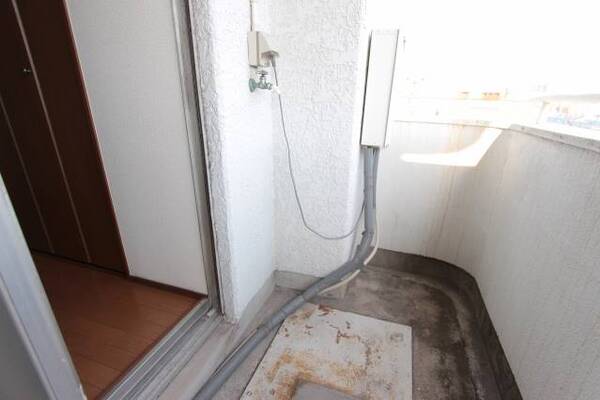 洗濯機はこちらへどうぞ（同型タイプ反転イメージ）