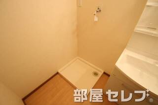 室内洗濯置き場で雨の日も安心。