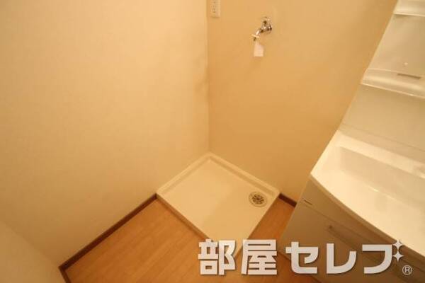 室内洗濯置き場で雨の日も安心。