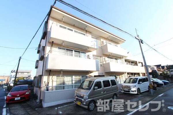 駐輪場は建物の裏手にございます。