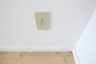 電話回線付いてます。