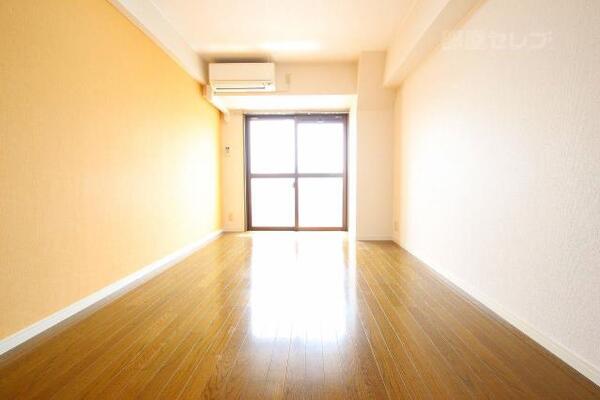 オレンジのクロスがおしゃれなお部屋です。（イメージ）