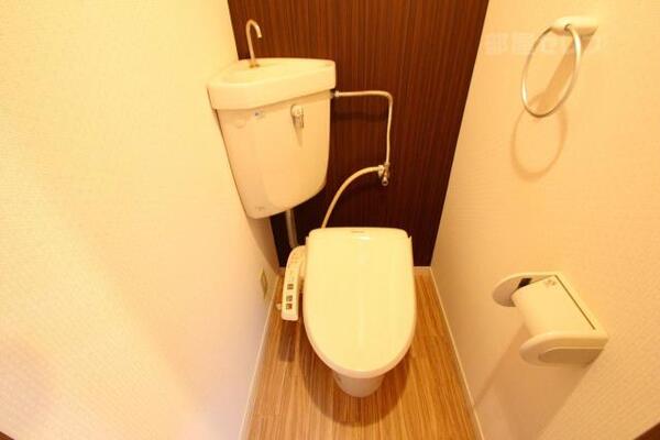 クロスがおしゃれなトイレです。（イメージ）