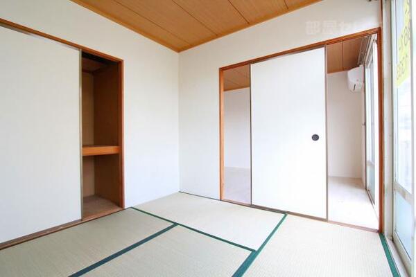 4.5帖の和室のお部屋です。