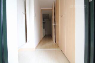 日当たりの良い明るい玄関です。